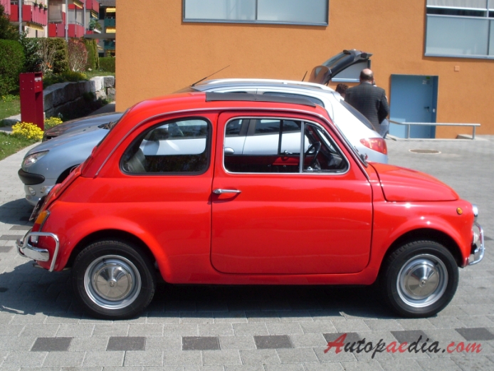 Fiat 500 1957-1975 (1970-1972 Fiat 500 L Lusso), prawy bok