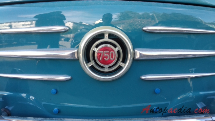 Fiat 600 1955-1969 (1964-1965 Fiat 600D seria II/Fiat 750), emblemat przód 