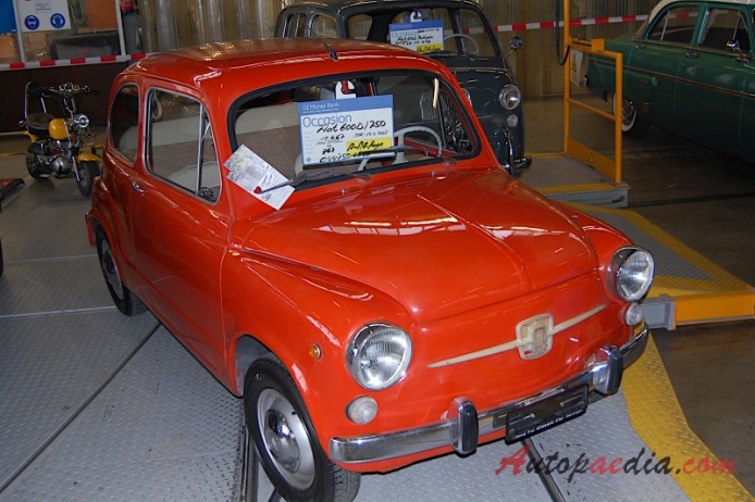 Fiat 600 1955-1969 (1967 Fiat 600D series III/Fiat 750), right front view