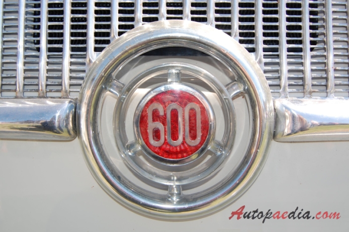 Fiat 600 Multipla 1956-1967 (1956 Fiat Multipla 633ccm), front emblem  