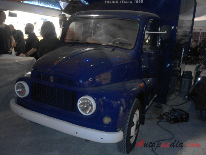 Fiat 616 1965-1978 (1965-1968 Fiat 616 N/Fiat 616 N1 ciężarówka 2d), lewy przód