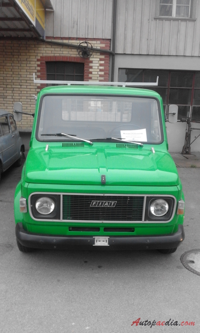 Fiat 616 1965-1978 (1975 Fiat 616 N3 pickup ciężarówka 2d), przód