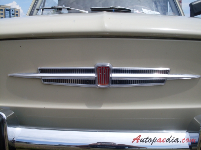 Fiat 850 1964-1973 (1968 Steyr-Fiat 850 sedan 2d), emblemat przód 