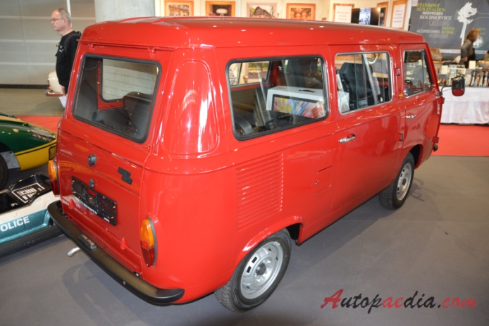 Fiat 900 1976-1986 (1979 Fiat 900T minibus 4d), prawy tył