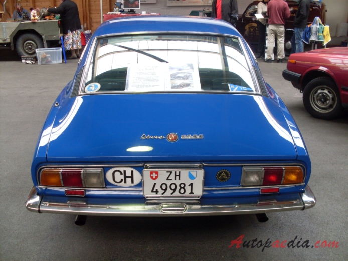 Fiat Dino 1966-1973 (1971 Fiat Dino 2400 Bertone Coupé 2d), tył