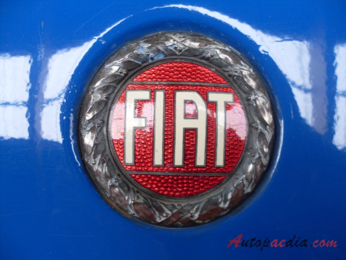 Fiat Dino 1966-1973 (1971 Fiat Dino 2400 Bertone Coupé 2d), emblemat przód 