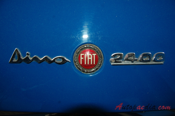 Fiat Dino 1966-1973 (1971 Fiat Dino 2400 Bertone Coupé 2d), emblemat tył 