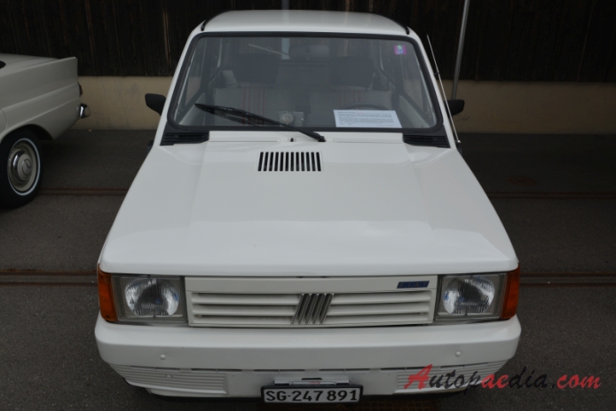 Fiat Panda 1. generatiom Mk1 1980-1985 (1985 Fiat Panda tennis hatchback 3d), przód