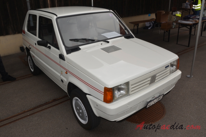 Fiat Panda 1. generatiom Mk1 1980-1985 (1985 Fiat Panda tennis hatchback 3d), prawy przód