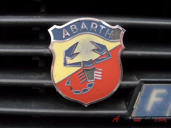Fiat Ritmo 2nd series 1982-1988 (1986 Abarth 125 TC), front emblem  
