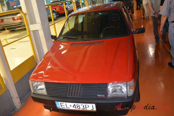 Fiat Uno 1. seria 1983-1989 (1985-1989 Fiat Uno Turbo i.e. hatchback 5d), przód