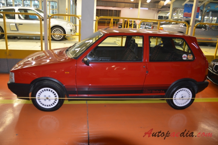 Fiat Uno 1. seria 1983-1989 (1985-1989 Fiat Uno Turbo i.e. hatchback 5d), lewy bok