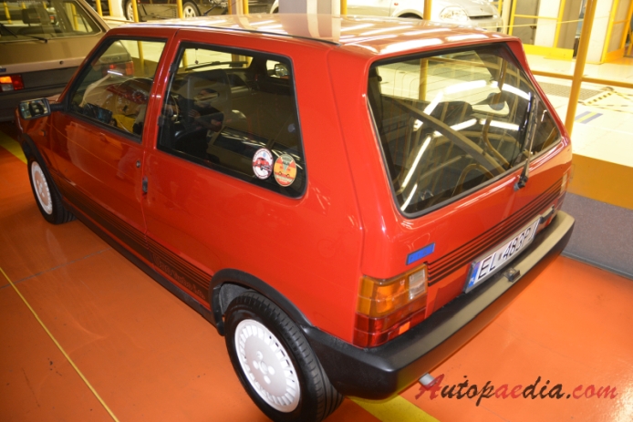 Fiat Uno 1. seria 1983-1989 (1985-1989 Fiat Uno Turbo i.e. hatchback 5d), lewy tył