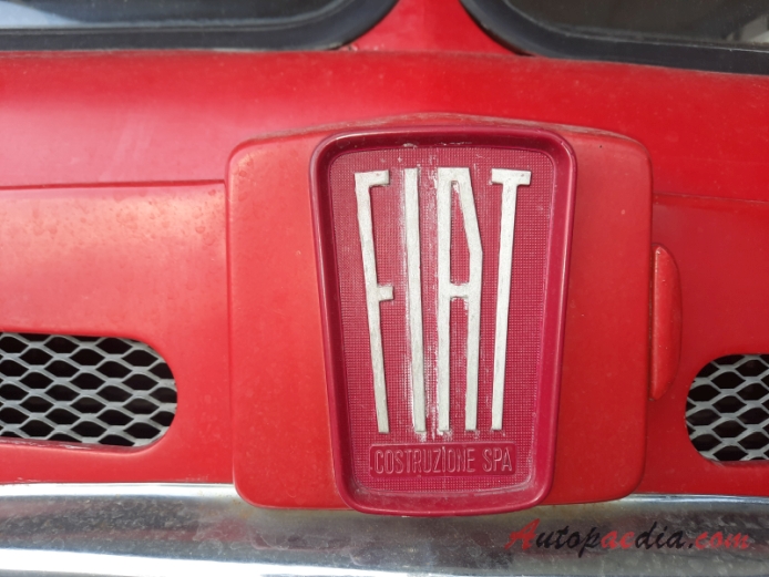 Fiat 682 1952-1988 (1962-1967 Fiat 682 N3 fire engine), front emblem  