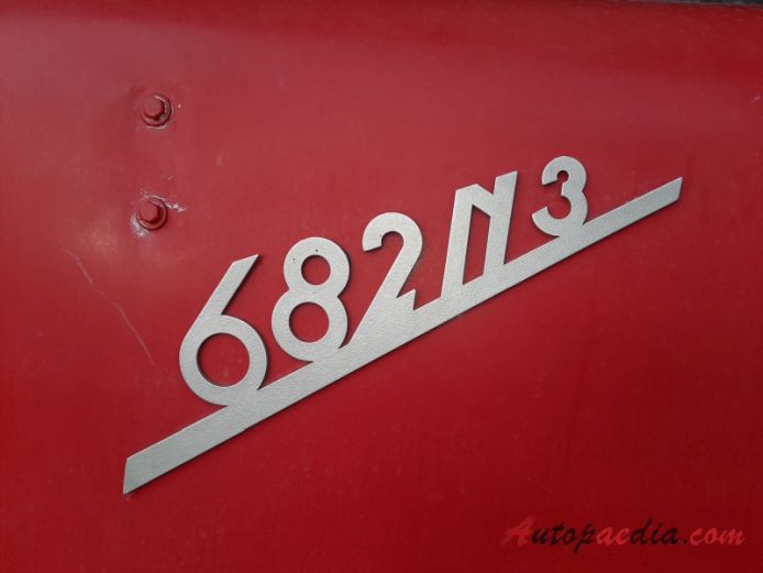 Fiat 682 1952-1988 (1962-1967 Fiat 682 N3 fire engine), front emblem  