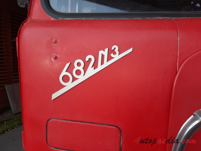 Fiat 682 1952-1988 (1962-1967 Fiat 682 N3 wóz strażacki), emblemat przód 