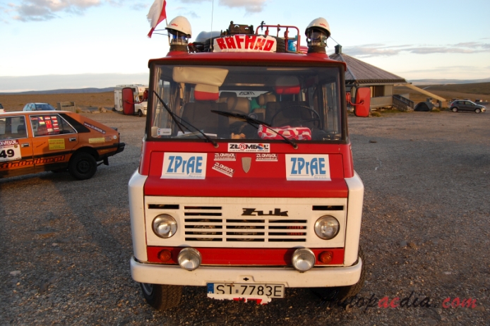 Żuk 1959-1998 (1970-1998 A 07 wóz strażacki 4d), przód
