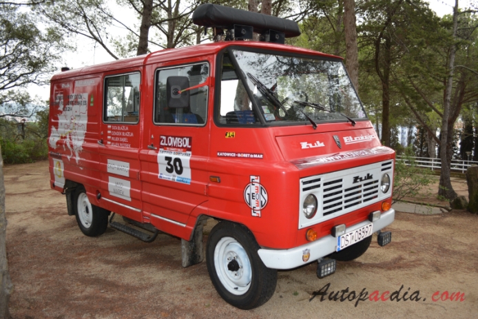 Żuk 1959-1998 (1970-1998 A 15 fire engine 4d), right front view