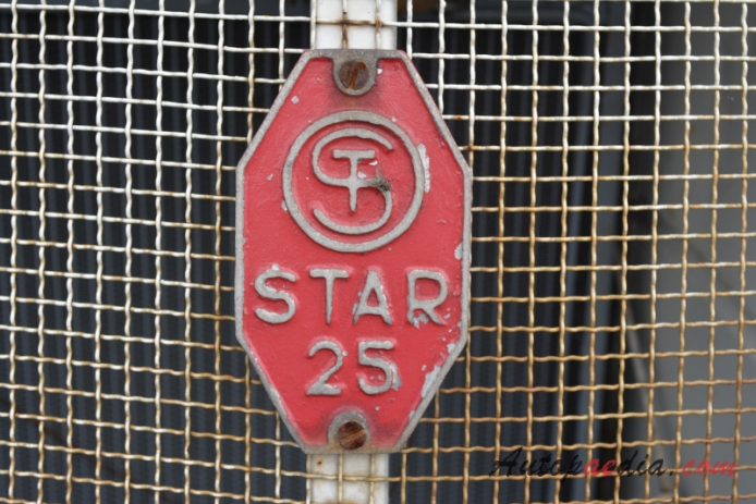 Star 25 1960-1971 (1967), front emblem  