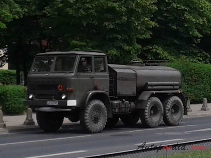 Star 266 1973-2000 (1973-1985 CD-5 typ 520 cysterna pojazd wojskowy 2d), lewy przód