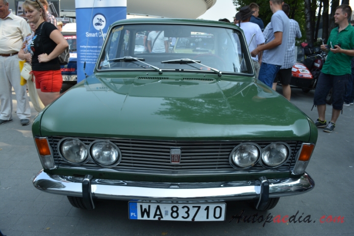 Polski Fiat 125p 1. generacja 1967-1982 (1971-1973 sedan 4d), przód
