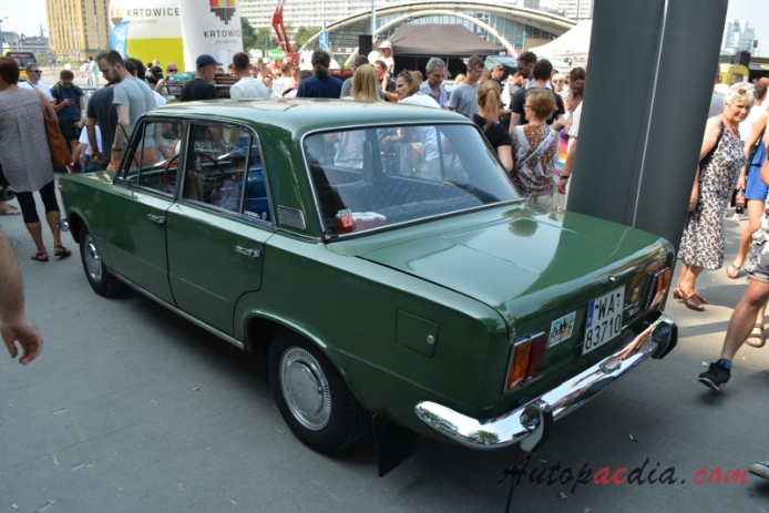 Polski Fiat 125p 1st generation 1967-1982 (1971-1973 sedan 4d),  left rear view