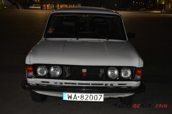 Polski Fiat 125p 1. generacja 1967-1982 (1975-1977 MR75 limuzyna 6d), przód