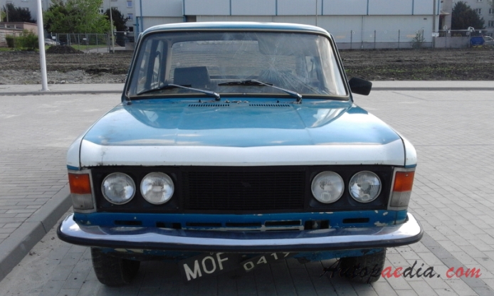 Polski Fiat 125p 1. generacja 1967-1982 (1978-1982 milicja Radiowóz policyjny sedan 4d), przód