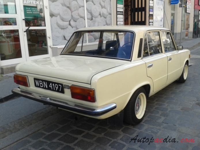 Polski Fiat 125p 2. generacja FSO 1500 1983-1991 (1983-1988 1.5 C sedan 4d), prawy tył