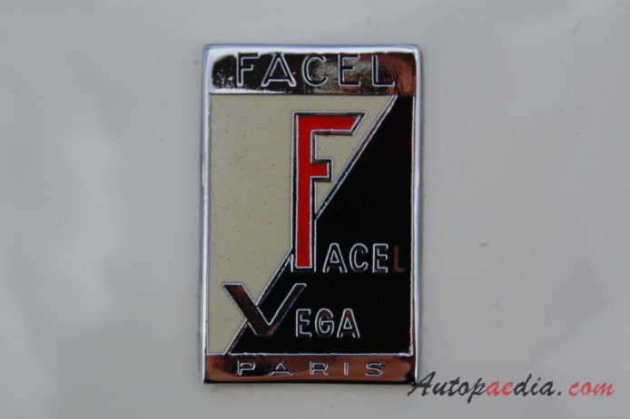 Facel Vega Facelia 1959-1962 (1961 1600 F2S cabriolet 2d), front emblem  