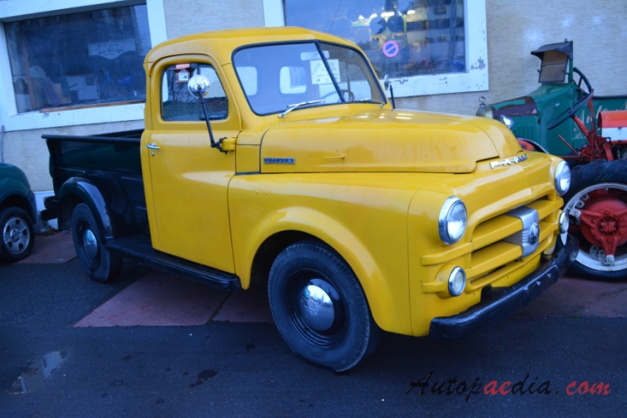 Fargo B Series 1948-1953 (1952 pickup 2d), right front view