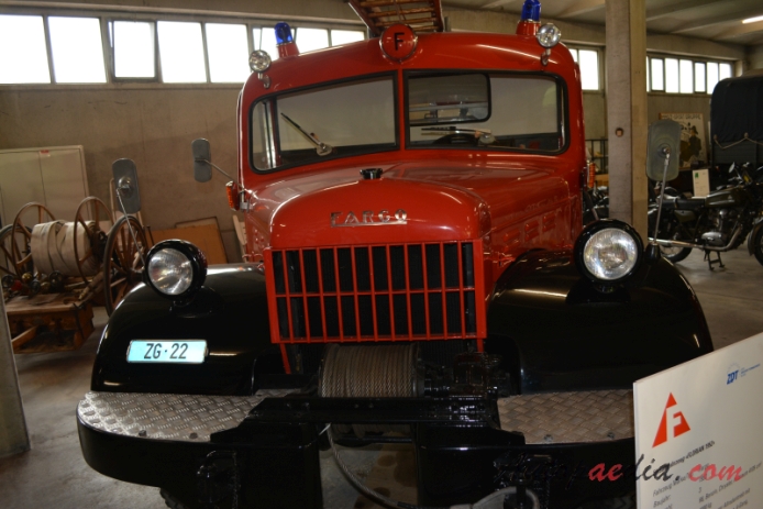 Fargo Power Wagon 1945-1980 (1952 wóz strażacki), przód