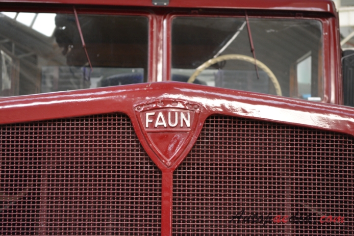 Faun Zugmaschine ZR 1940, front emblem  