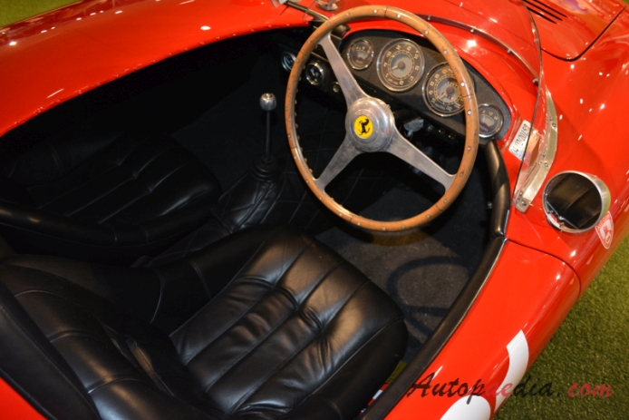 Ferrari 166 1948-1950 (1953 MM Spider Scaglietti 2d), wnętrze