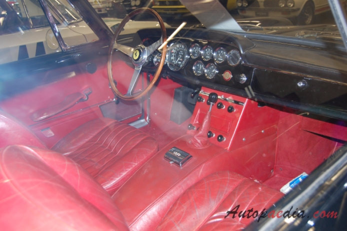 Ferrari 250 GTE/GT 2+2 1960-1963 (1960-1962), wnętrze
