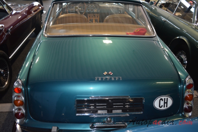 Ferrari 250 GTE/GT 2+2 1960-1963 (1962), rear view