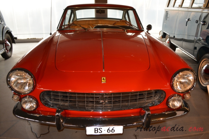 Ferrari 250 GTE/GT 2+2 1960-1963 (1963), front view