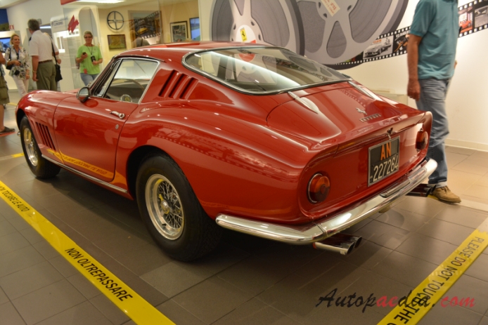 Ferrari 275 1964-1968,  left rear view