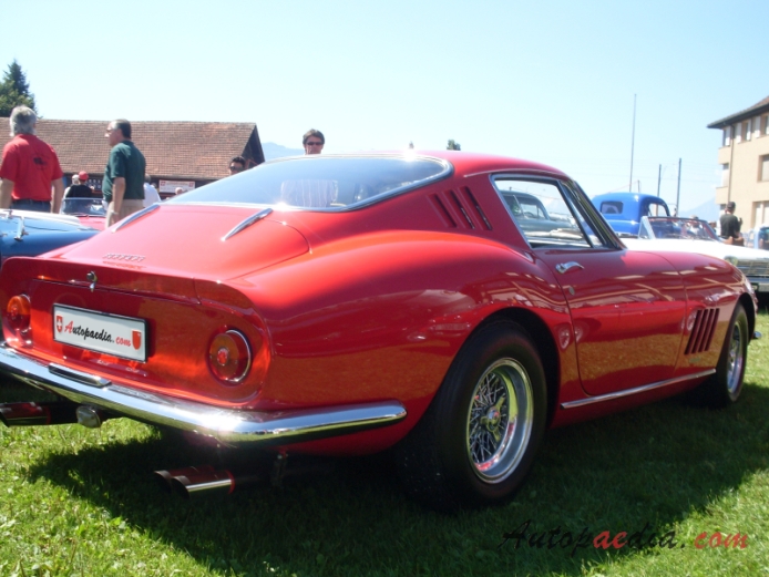 Ferrari 275 1964-1968 (1966 GTB), right rear view