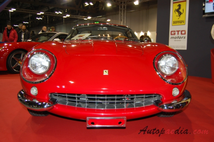 Ferrari 275 1964-1968 (1967 GTB/4), front view