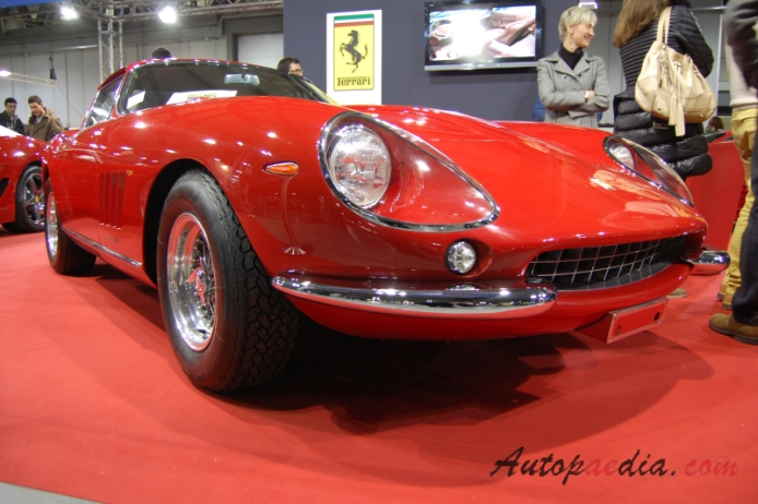 Ferrari 275 1964-1968 (1967 GTB/4), right front view