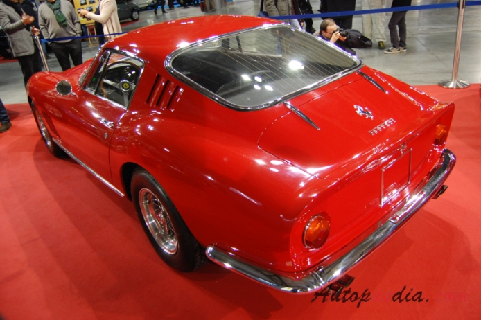 Ferrari 275 1964-1968 (1967 GTB/4),  left rear view