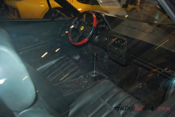 Ferrari 328 1985-1989 (1985 GTS), wnętrze
