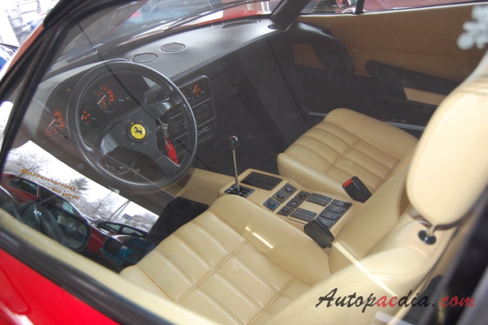 Ferrari 328 1985-1989 (1988 GTB), interior