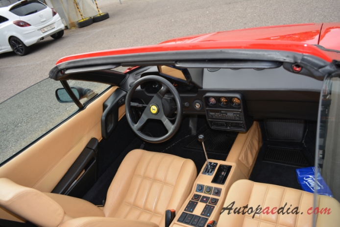 Ferrari 328 1985-1989 (GTS), wnętrze