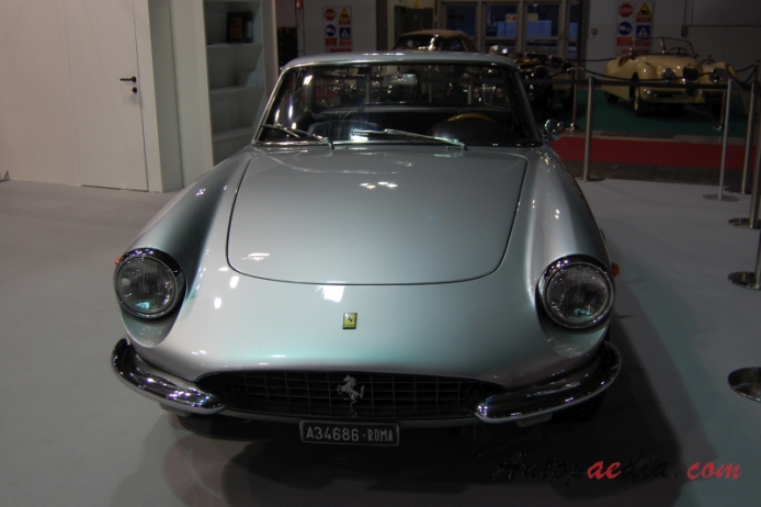 Ferrari 330 GTC 1966-1968, front view