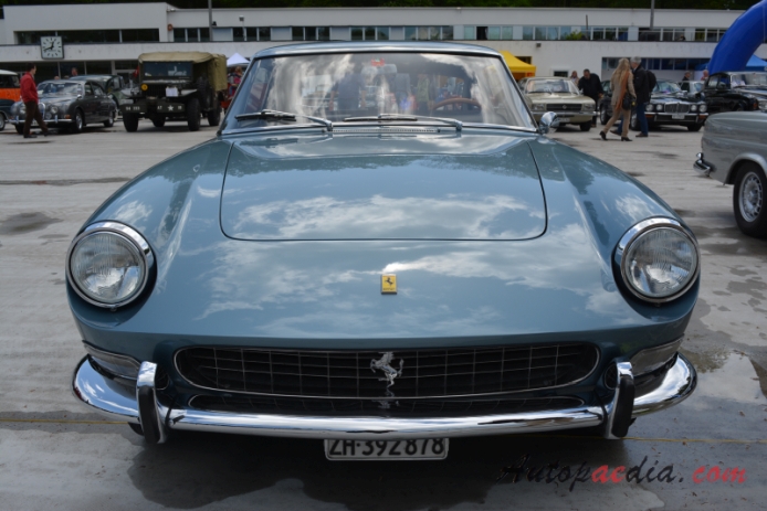 Ferrari 330 GT 2+2 1964-1967 (1965-1967 2. series Coupé 2d), przód