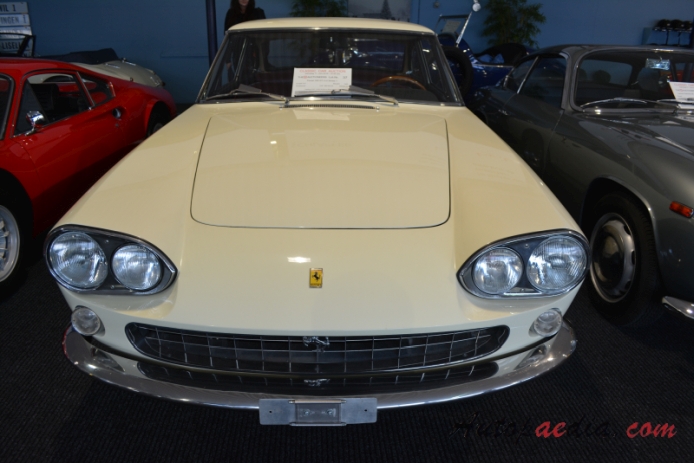 Ferrari 330 GT 2+2 1964-1967 (1965 1. series Coupé 2d), przód