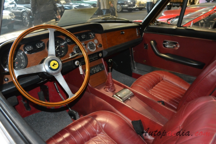 Ferrari 330 GT 2+2 1964-1967 (1965 1. series Coupé 2d), wnętrze