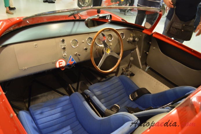 Ferrari 330 P 1963 (spider 2d), wnętrze